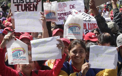 Oficialistas llegan a Miraflores en defensa de los CLAP