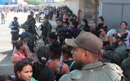 Trifulca por compra de pañales en La Limpia