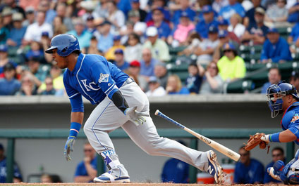 “Salvy” saca su poder en triunfo de los Reales 