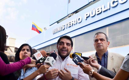 Demandan a Canquiz y Parra por difamar a Léster Toledo