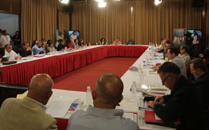Ministros y gobernadores discuten plan de alimentos
