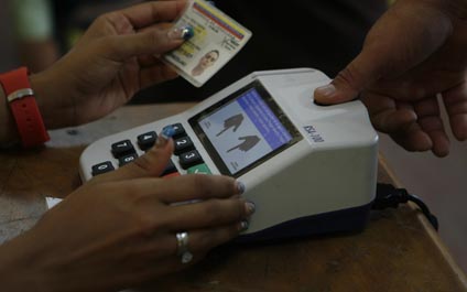 300 captahuellas no alcanzan para verificar los firmantes 