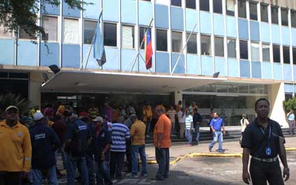 Empleados municipales toman la Alcaldía de Maracaibo