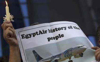 Egipto recupera del mar la caja negra del EgyptAir
