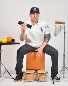 Alexánder Gómez triunfa como percusionista
