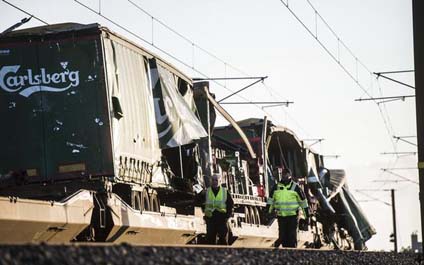 Seis muertos y 16 heridos en un accidente de tren en Dinamarca