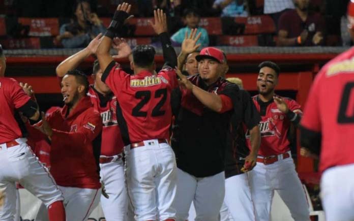Cardenales a un juego de clasificar a la final 