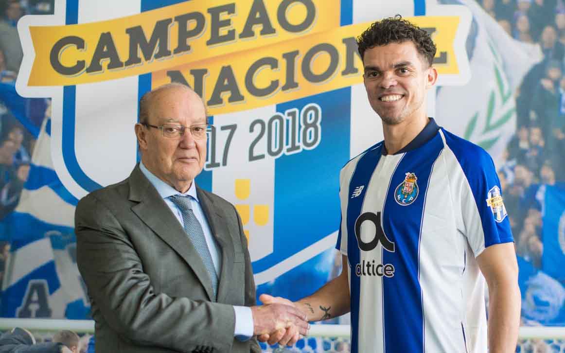 Pepe firma con El Oporto 