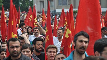 Manifestantes le envían apoyo a Maduro desde Estambul
