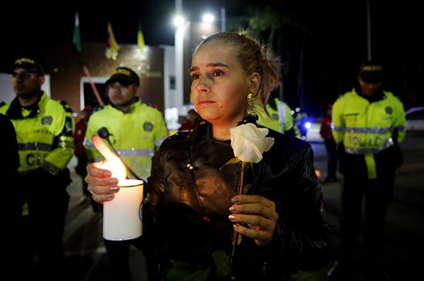 Suman 21 los muertos por atentado en Bogotá