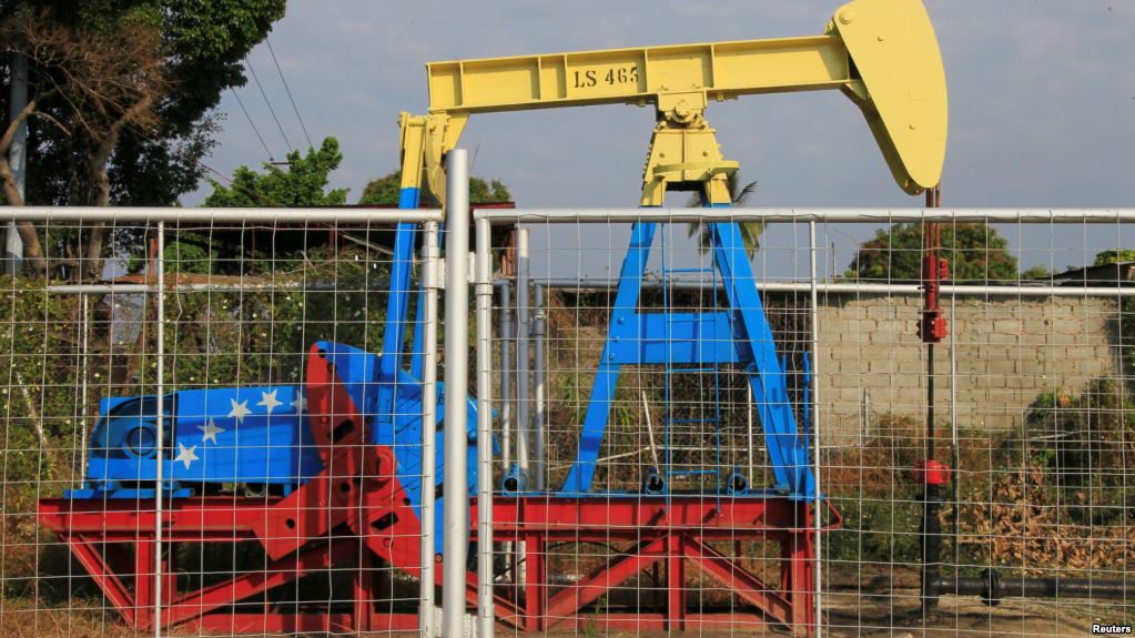 Petrolera rusa detiene sus operaciones con Venezuela