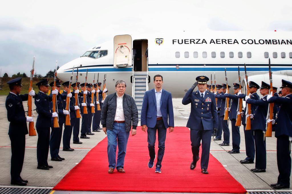 Guaidó llega a Bogotá con honores presidenciales