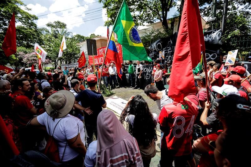 Movimientos sociales expresan en Brasil su apoyo a Maduro