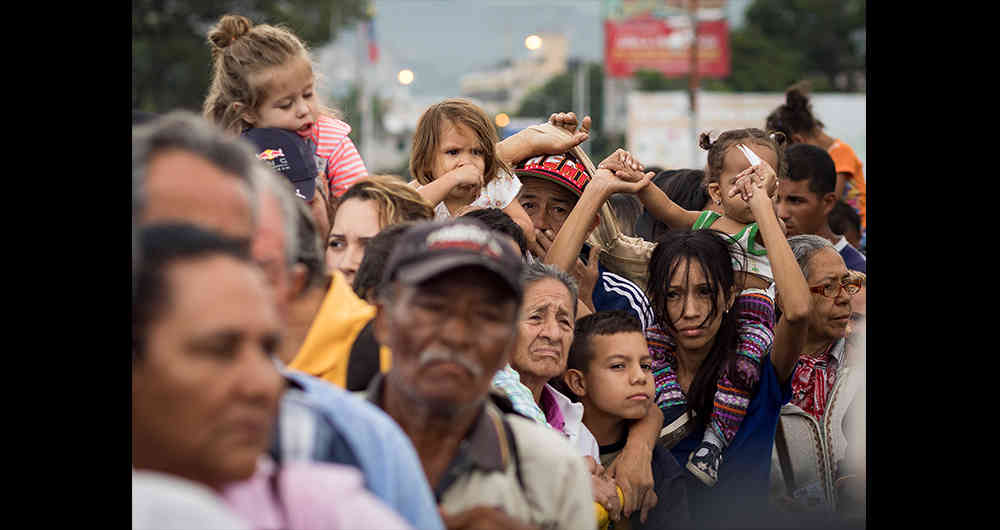 Venezolanos en Cúcuta esperan la ayuda humanitaria