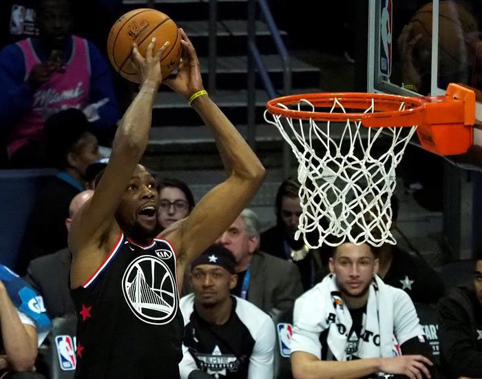 Durant lidera triunfo del equipo de LeBron
