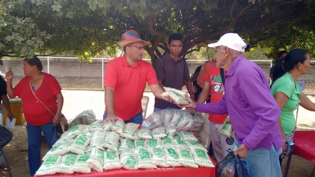 Distribuyen 40 toneladas de alimentos en La Cañada