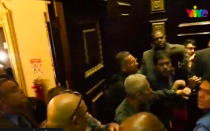 Oficialistas intentan ingresar a la fuerza a la AN