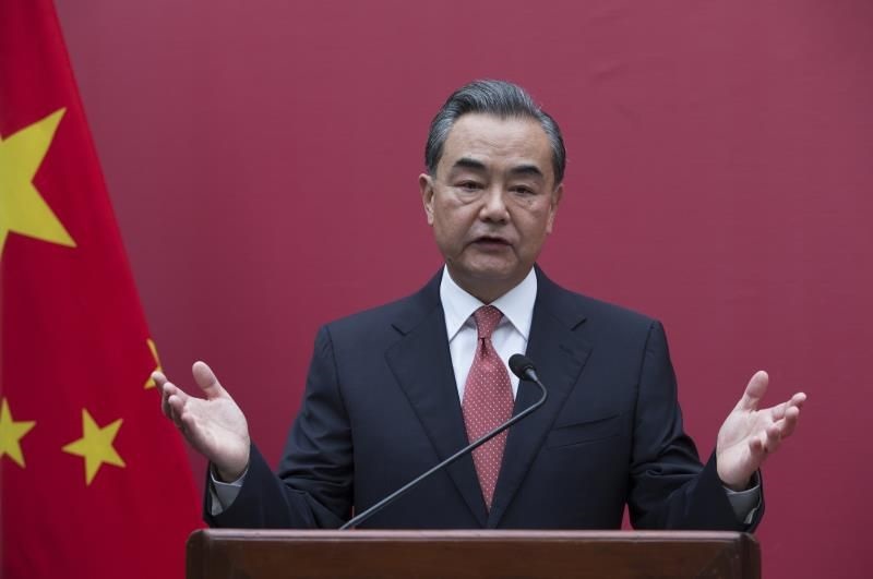 China critica entrega de ayuda a Venezuela y pide diálogo