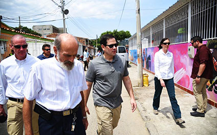 Marco Rubio llega a Cúcuta para coordinar ayuda humanitaria