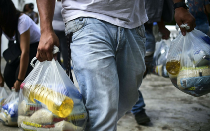 En Apure intentan vender comida a cambio de firmas