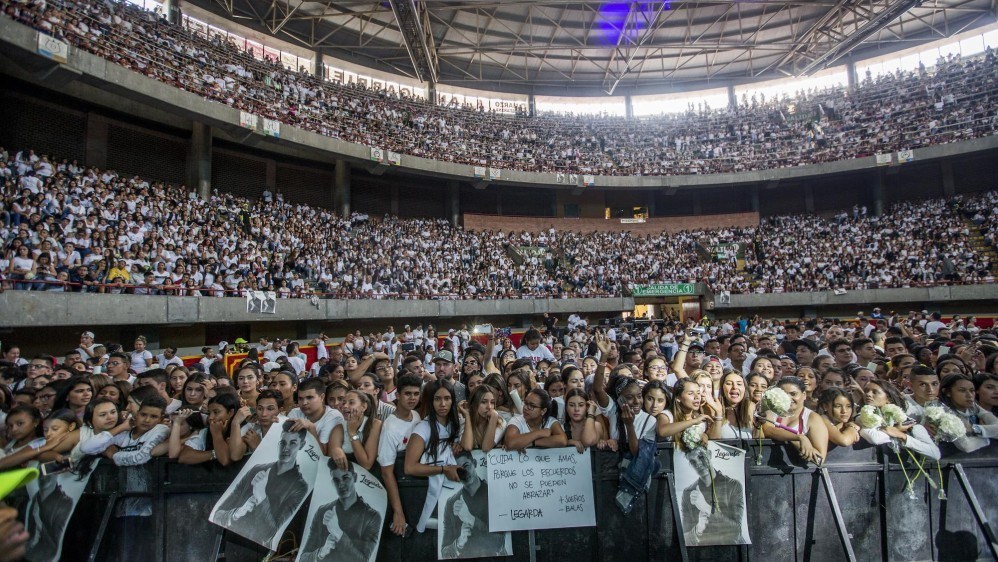 Miles de personas despiden a Fabio Legarda en su funeral