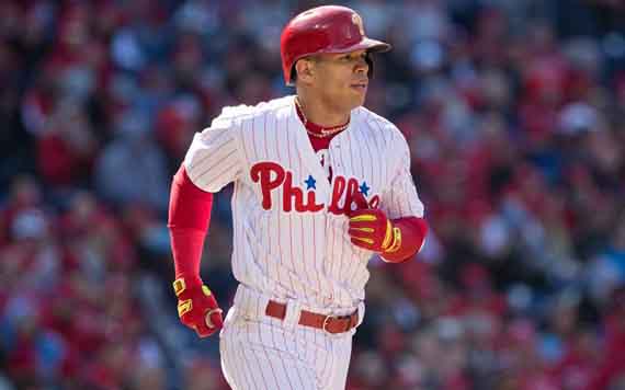 César Hernández para el spring training por molestia en la cadera