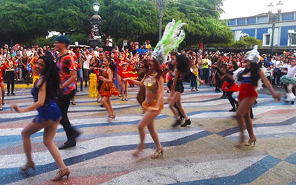 Desfile del Carnaval se apodera del casco central