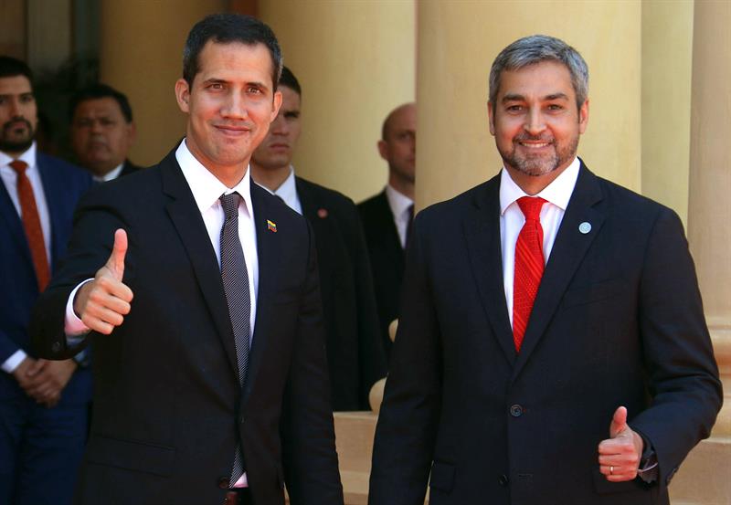 Guaidó es recibido por Abdo Benítez en Paraguay