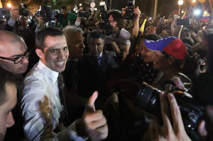 Guaidó dice que Cuba aterroriza a militares venezolanos