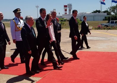 Guaidó llega a Paraguay y es recibido con honores