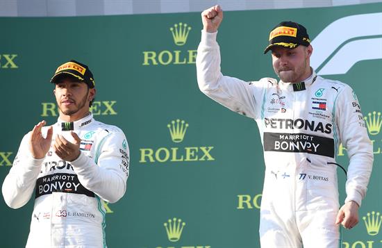Bottas gana en Australia por delante de Hamilton