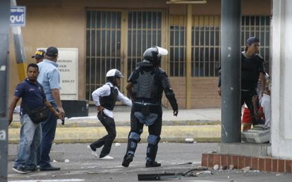 Saqueos en La Limpia dejan un rastro de destrucción