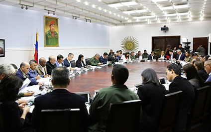 Maduro solicita a su gabinete poner sus cargos a la orden 