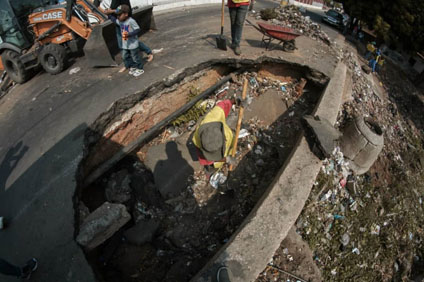 Alcaldía de Maracaibo repara puentes en Manuel Dagnino