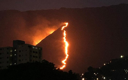 Activan bombardeo aéreo de agua en el Waraira Repano
