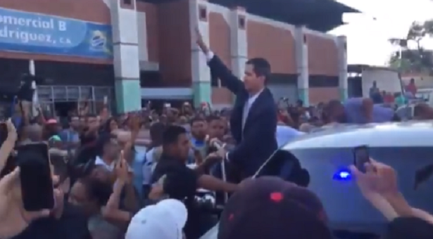 Guaidó visita el Mercado Periférico de Valencia