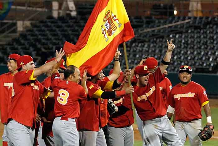 España quiere reclutar a peloteros del Caribe 