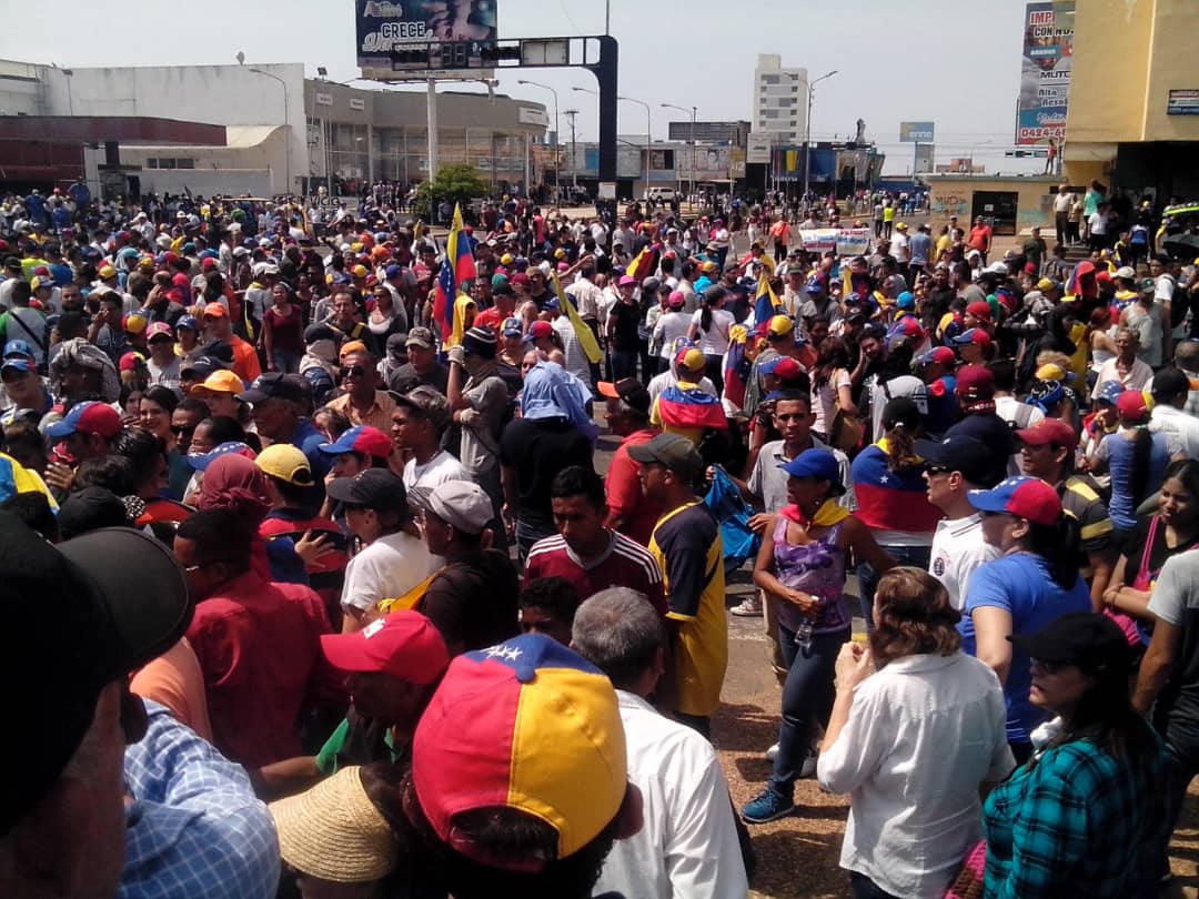 Marabinos salen a las calles en apoyo a Guaidó  