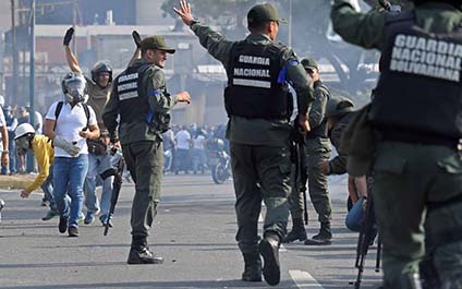 Líderes del mundo celebran y repudian el levantamiento militar 