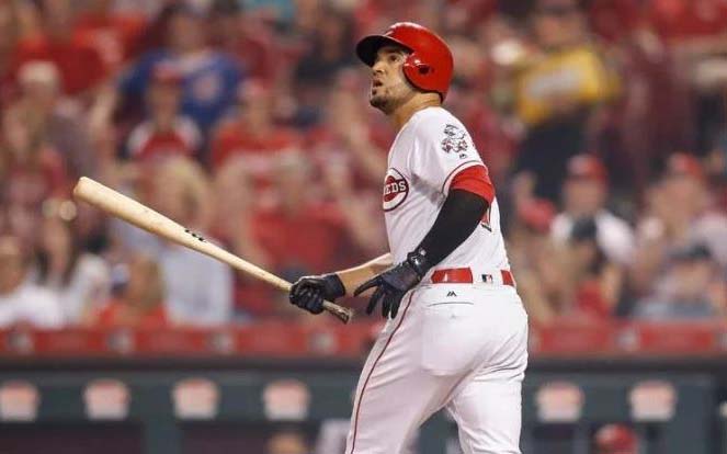 Suárez pega sencillo clave en victoria de los Rojos