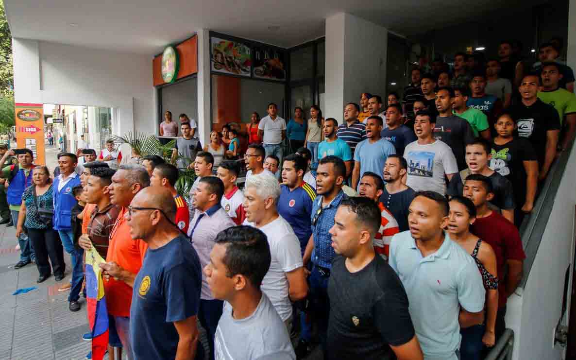 Desalojan a 65 exmilitares venezolanos de hotel en Cúcuta
