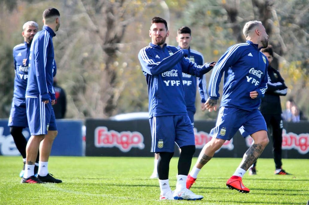 Messi se entrena con Argentina por primera vez