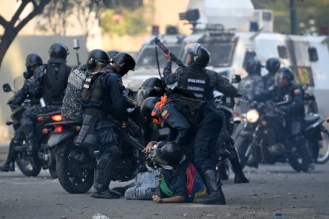 Hay más de dos mil personas detenidas por política