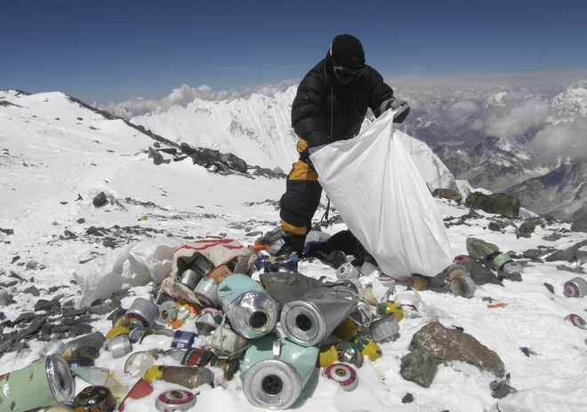 Consiguen cuatro cadáveres en limpieza de basura del Everest