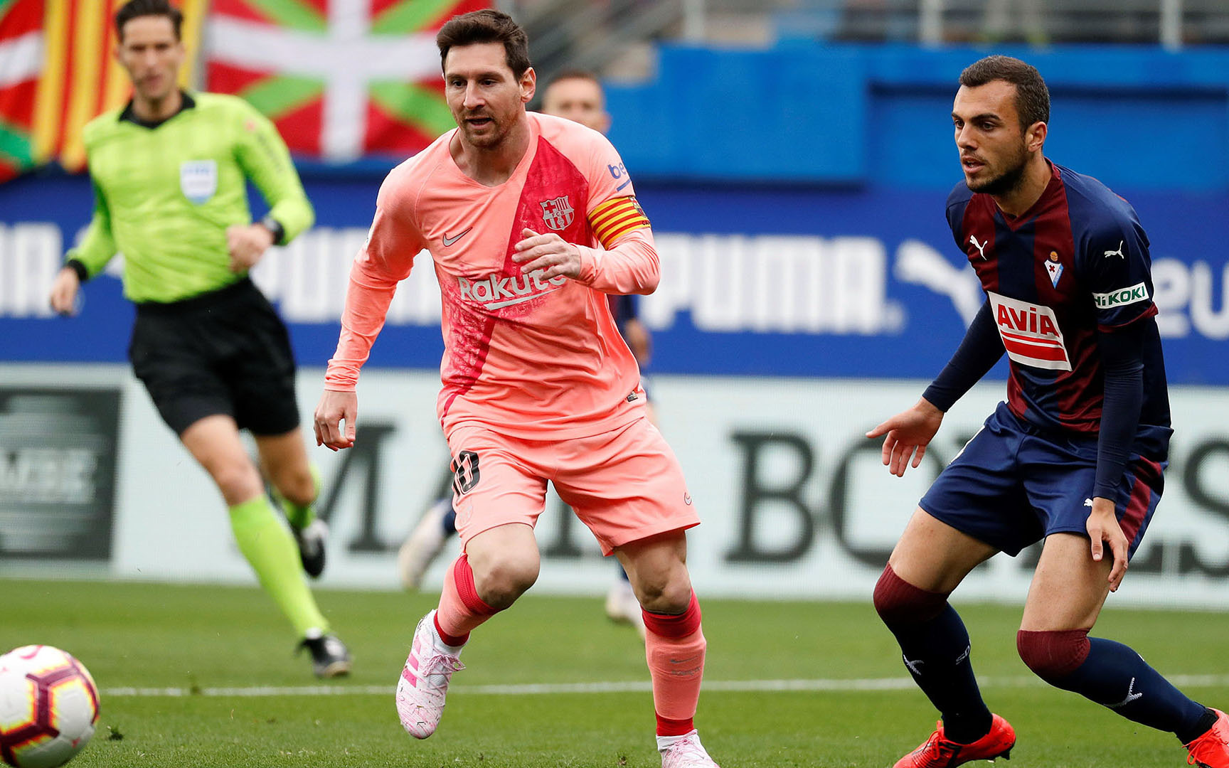 Eibar y Barcelona no pasan del empate 