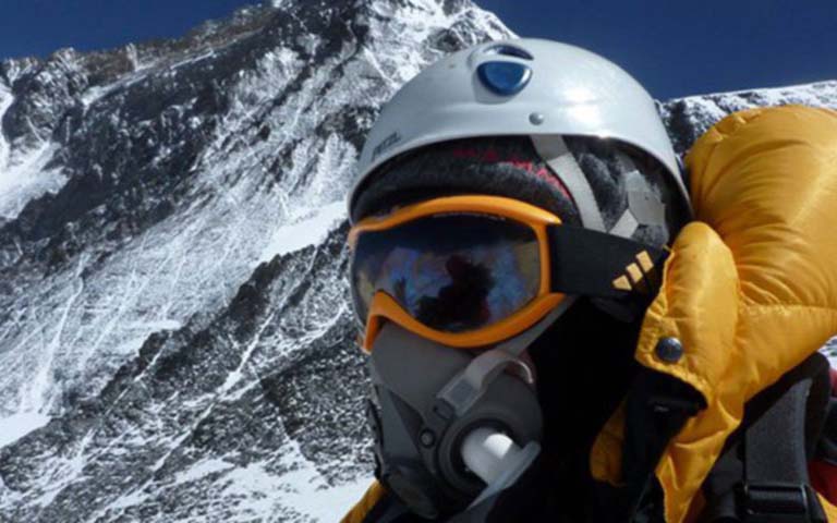 Nepalí sube el Everest y marca récord de 24 ascensos