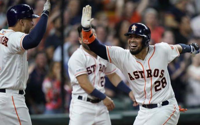 Robinson Chirinos se vuela la barda en victoria de los Astros