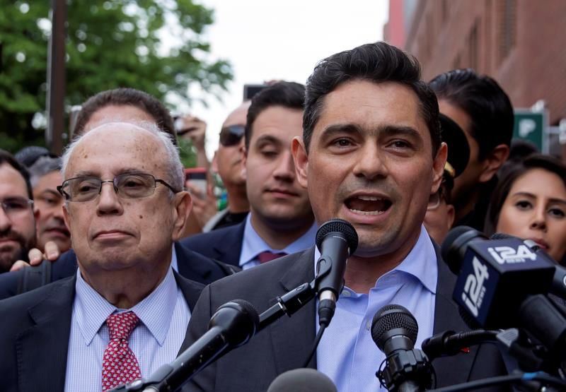 Vecchio reúne con funcionarios de EEUU para hablar de ayuda