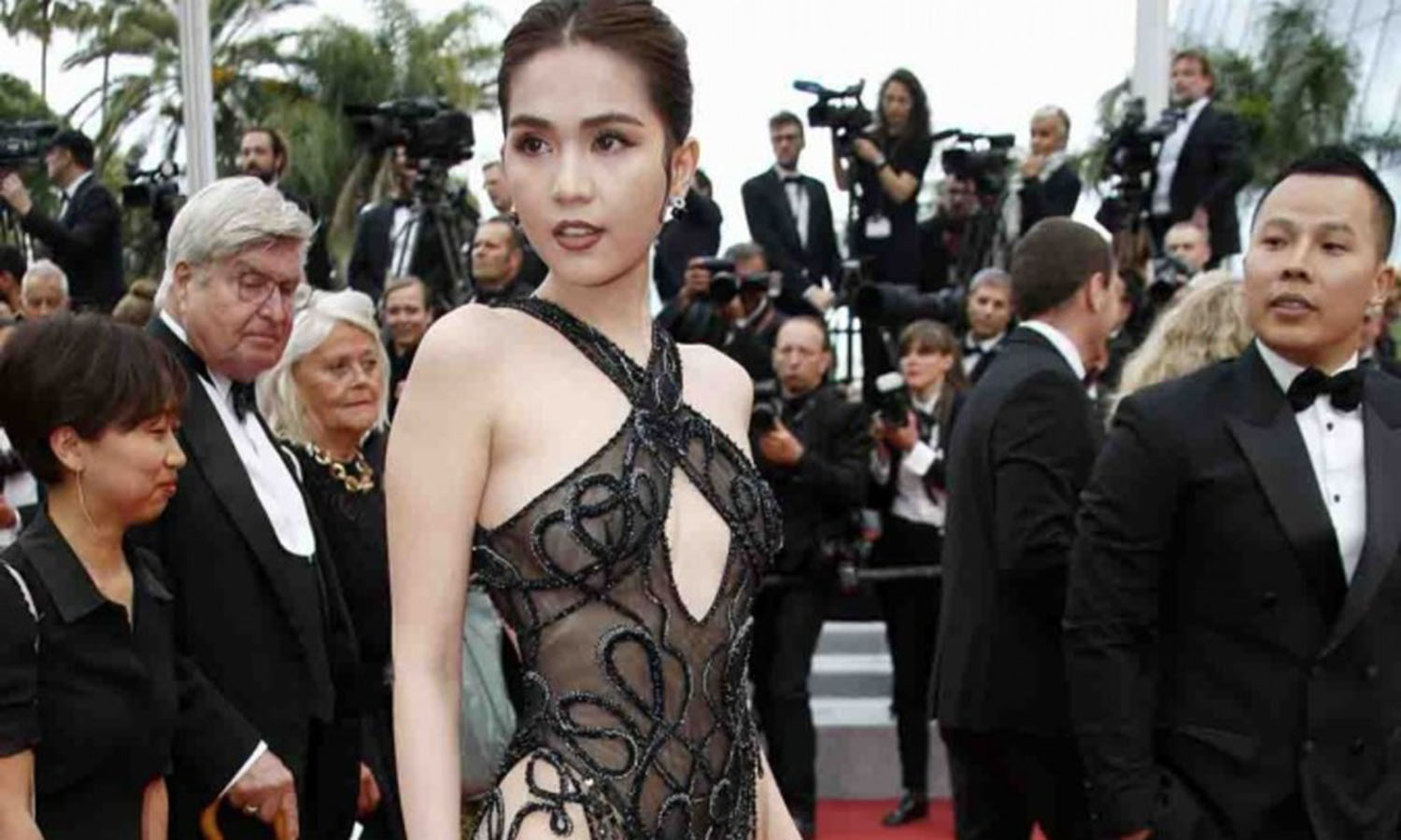 Censuran a actriz por usar vestido transparente en Cannes