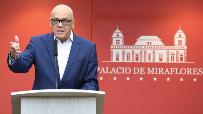 Jorge Rodríguez extiende una vez más el horario especial